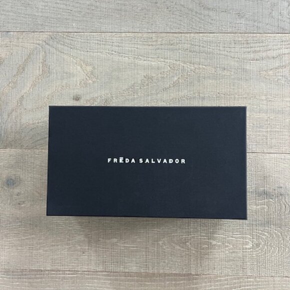 Freda Salvador Aubrey Mary Jane - Picture 5 of 7